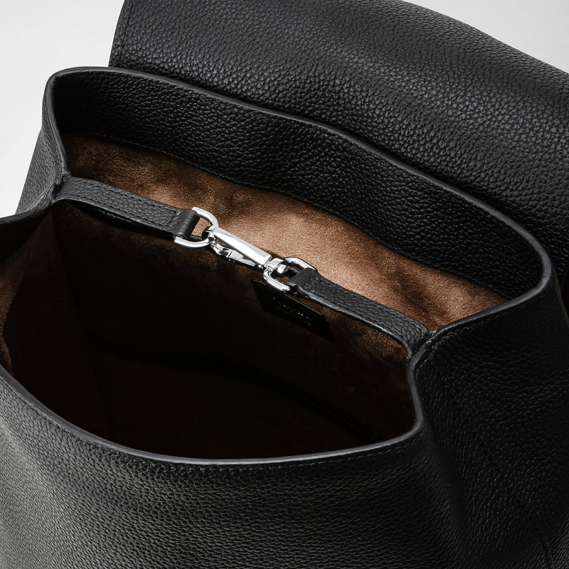 Day backpack in cachemire leather - black