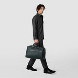 Medium weekender in cachemire leather - navy blue