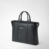 SOFT BRIEFCASE IN CACHEMIRE LEATHER AND MOSAICO in front view: a black leather bag with two handles, Mosaico stripes, a front pocket, and a shoulder strap; “SERAPIAN” is written on the bag.
