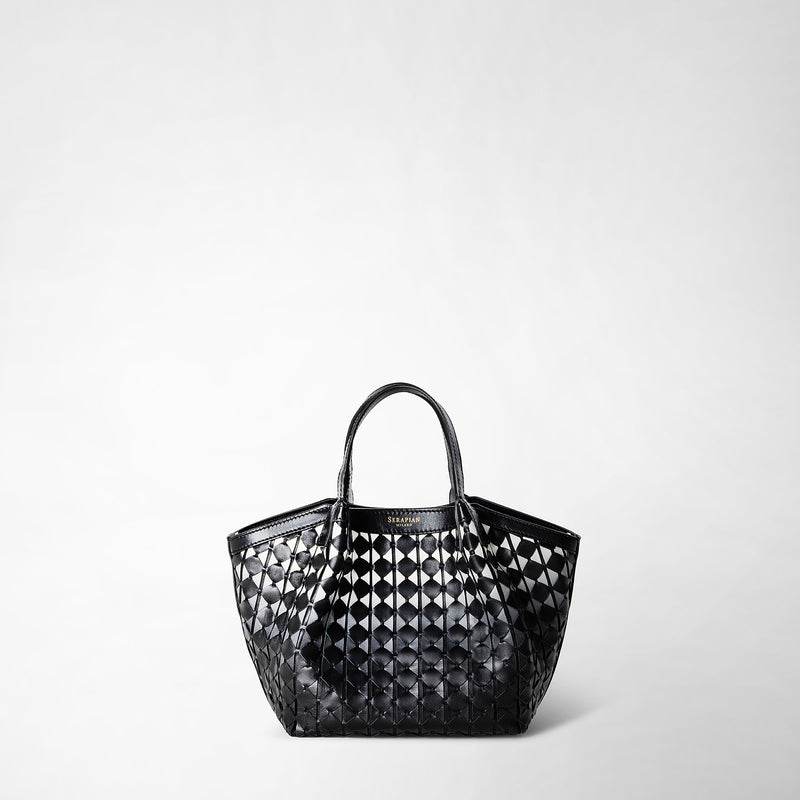 Frontal view: MINI SECRET BAG IN MOSAICO shows a small, black woven leather bag with two handles, featuring a geometric pattern and the text &#39;SERAPIAN MILANO&#39; on the front.