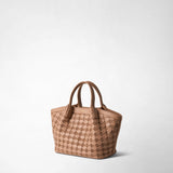 Front view: MINI SECRET BAG IN MOSAICO is shown against a light background; the sandalwood-colored bag features a woven mosaic pattern, two handles, and the inscription “SERAPIAN MILANO”.
