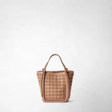 Front view: MINI BUCKET IN MOSAICO stands upright against a light background; the sandal-colored leather bag features a woven diamond pattern and narrow handles with small knots.