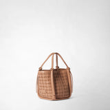MINI BUCKET IN MOSAICO in detail view: sandalwood-colored leather bag with a geometric Mosaico weave pattern and knotted handles, isolated against a light studio background.