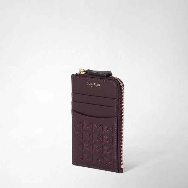 Front view of ZIP CARD CASE IN MOSAICO in dark plum, showing card slots, Mosaico leather texture, and gold zipper. Text: SERAPIAN MILANO.