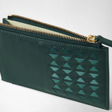Detail view of the ZIP CARD CASE IN MOSAICO: The open forest green leather case shows a woven geometric pattern and a gold-colored zipper.
