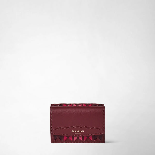 Frontal view: MINI TRI-FOLD WALLET IN MOSAICO features a compact rosewood-colored leather wallet with handwoven mosaico pattern and gold &#39;SERAPIAN MILANO&#39; logo on the front.
