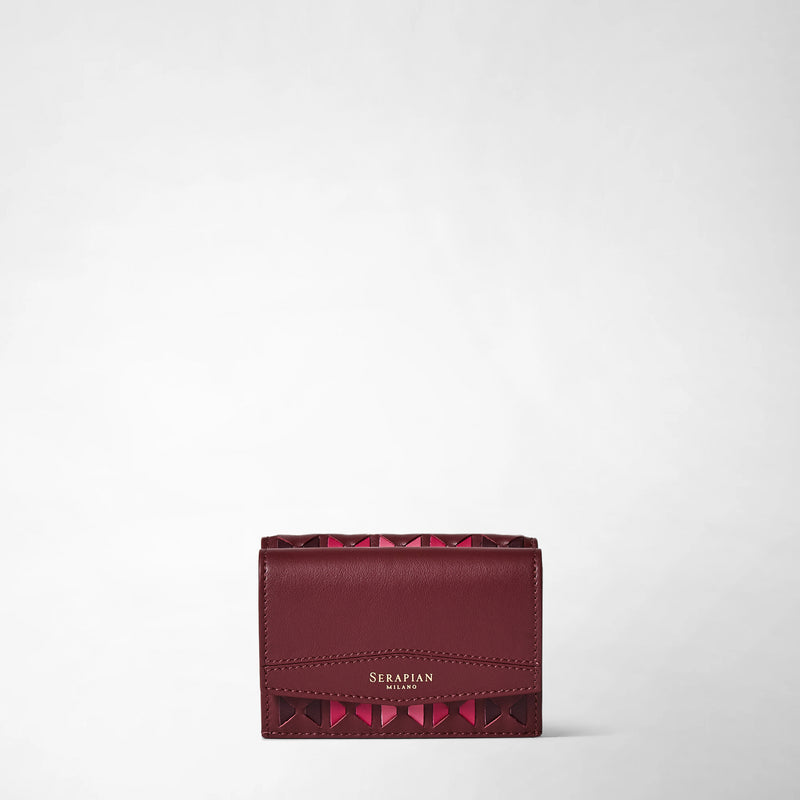 Frontal view: MINI TRI-FOLD WALLET IN MOSAICO features a compact rosewood-colored leather wallet with handwoven mosaico pattern and gold &#39;SERAPIAN MILANO&#39; logo on the front.