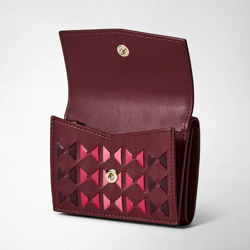 Three-quarter frontal view: MINI TRI-FOLD WALLET IN MOSAICO features a compact, handcrafted rosewood wallet with pink and burgundy Mosaico weaving and a gold snap closure.