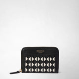 Front view: MINI ZIP WALLET IN MOSAICO features black leather with a cream geometric Mosaico pattern and a gold-tone wraparound zipper; “SERAPIAN MILANO” is embossed on the front.