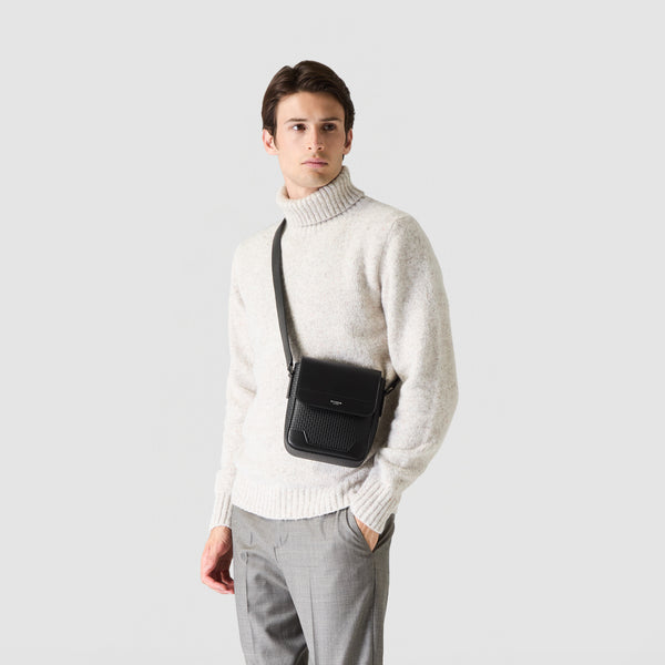 Small flap crossbody bag in stepan - black/black eclipse