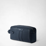 Front view: WASHBAG IN STEPAN stands at an angle on a white surface; a dark blue embossed case with leather trim and a wraparound zipper. Inscription: “SERAPIAN MILANO”.