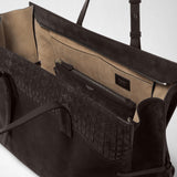 Detail view: MAXI MARO BAG IN SUEDE AND MOSAICO is open, showing a light brown interior compartment with a zip pocket and the dark Mosaico pattern on the exterior. Inscriptions: “SERAPIAN MILANO,” “MADE IN ITALY.”