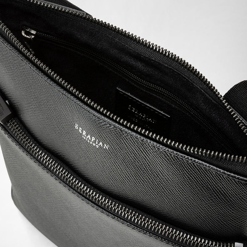 Flat crossbody bag in evoluzione leather - eclipse black