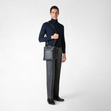 Flat crossbody bag in evoluzione leather - eclipse black