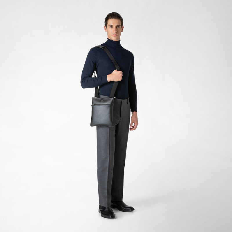 Flat crossbody bag in evoluzione leather - eclipse black